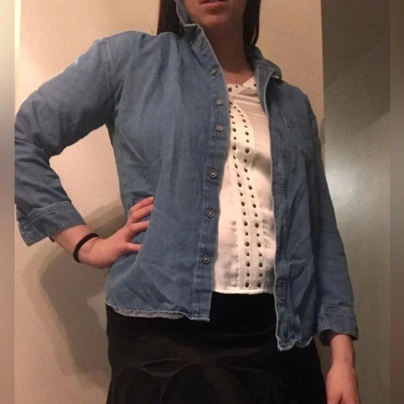 Urban Outfitters Denim Chambray Button Down Size XS - Picture 1 of 6